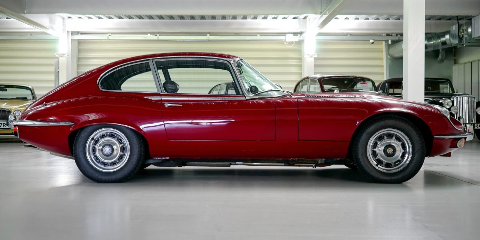 black-red-classic-car-in-a-garage-189454